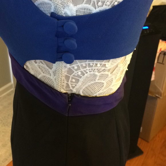 Black Halo Cut Out Color Block Dress - Picture 3 of 6